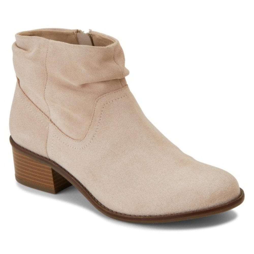 NWOB Vionic Kanela Nude Suede Bootie (Orthotic)